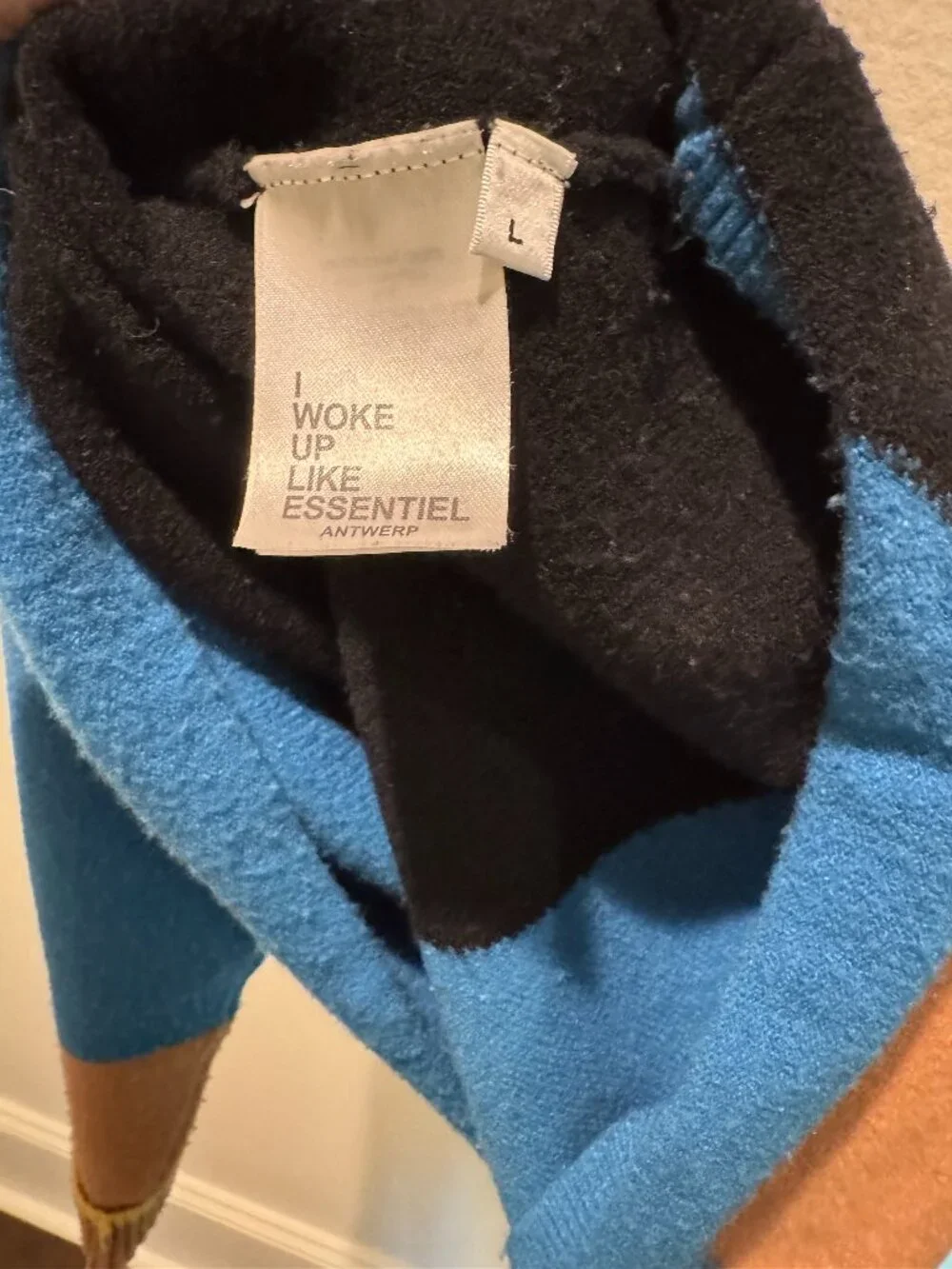 Essentiel Antwerp Colorblock Mock Neck Sweater - Picture 5 of 5